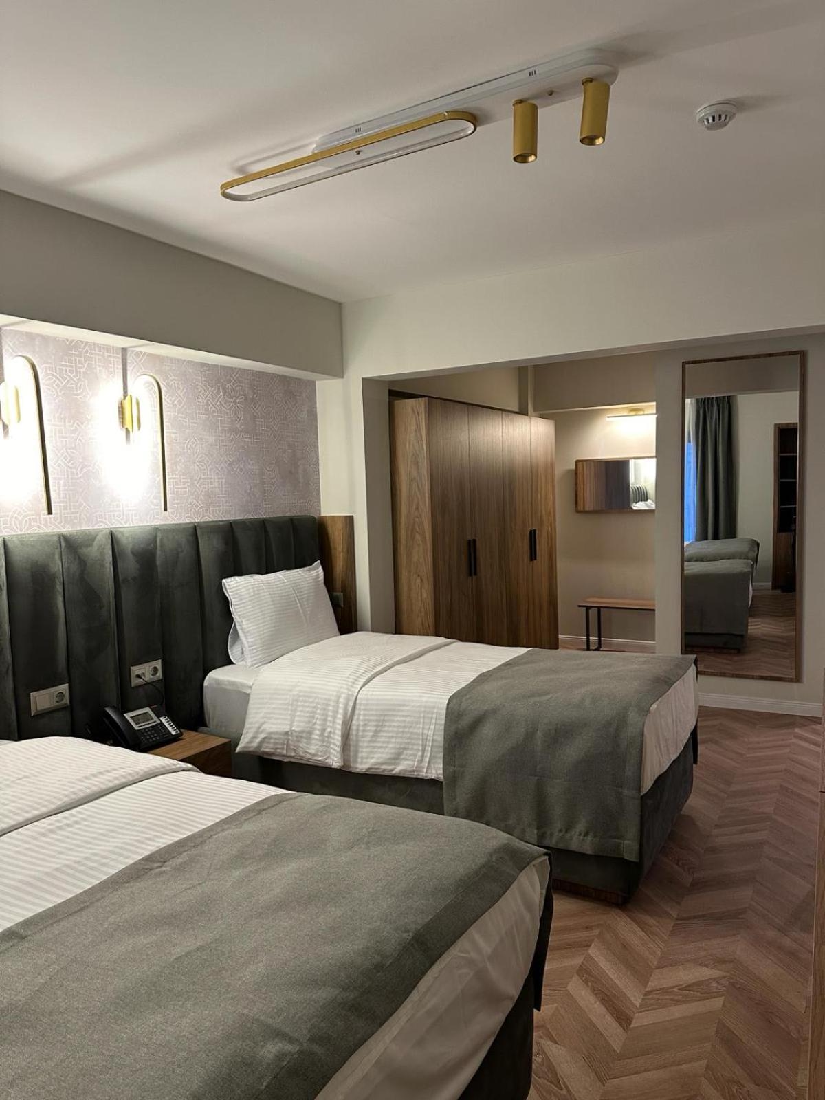 Iris Otel *
